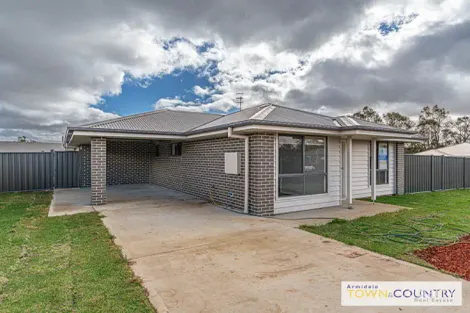 2/15 Sunrise Cres, Armidale, NSW 2350
