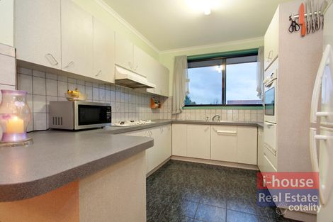Property photo of 15 Temby Close Endeavour Hills VIC 3802