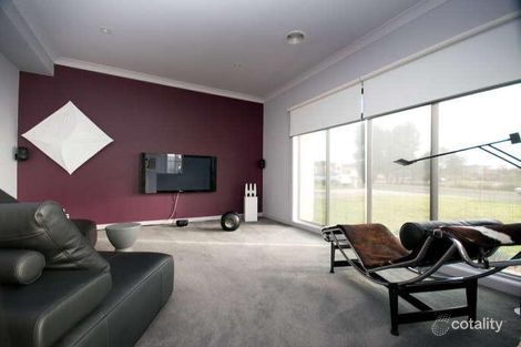 Property photo of 6 Wintersun Court Roxburgh Park VIC 3064