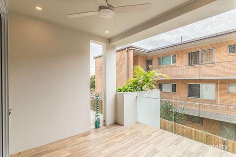 Property photo of 2/340 Cavendish Road Coorparoo QLD 4151