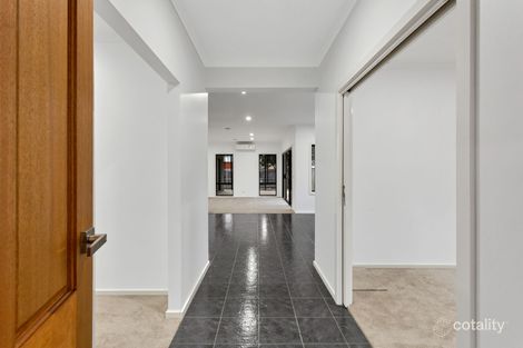 Property photo of 3 Nile Crescent Cranbourne VIC 3977