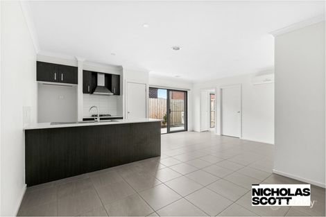 Property photo of 1 Winscombe Road Werribee VIC 3030