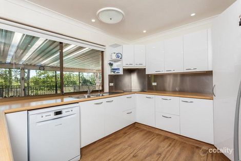Property photo of 28 Bathurst Court Helensvale QLD 4212