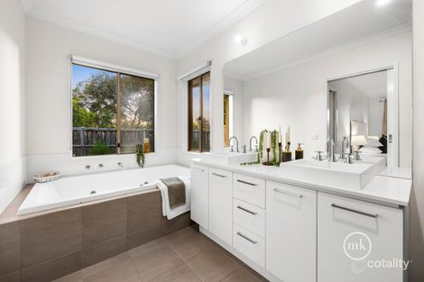 Property photo of 28 Mondadale Drive Doreen VIC 3754