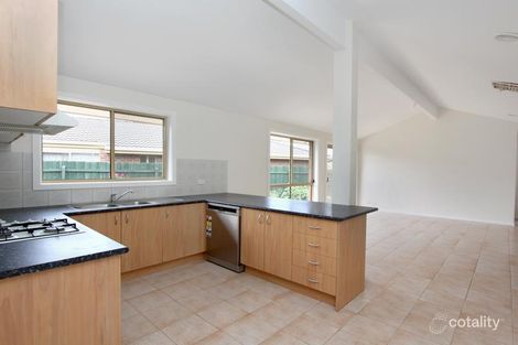 Property photo of 28 Rutman Close Werribee VIC 3030