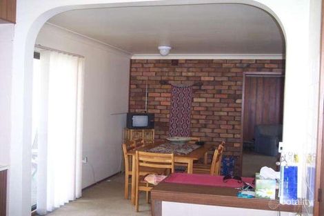 Property photo of 7 Cabbage Tree Palm Crescent Pelican NSW 2281
