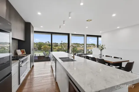 Property photo of 10 McPherson Crescent Warrnambool VIC 3280