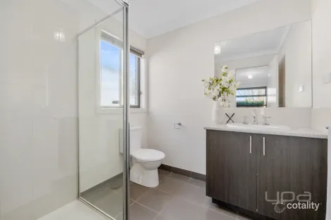 Property photo of 21 Stringybark Avenue Brookfield VIC 3338