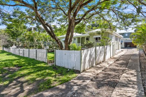 16 Logan Ave, Oxley, QLD 4075