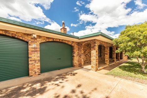 Property photo of 4 Norfolk Crescent Dubbo NSW 2830