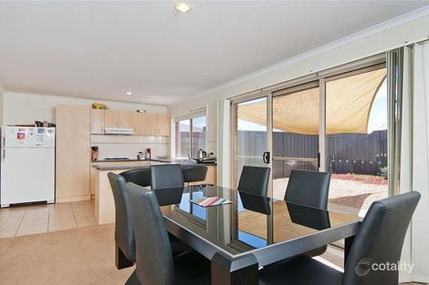 Property photo of 21 Mundi Crescent Manor Lakes VIC 3024