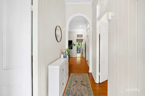 Property photo of 32 Thorn Red Hill QLD 4059