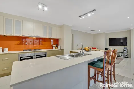 Property photo of 32 Balyang Way Craigieburn VIC 3064