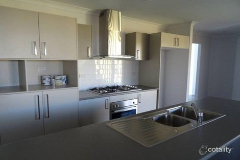 Property photo of 11 Parkway Crescent Kirkwood QLD 4680