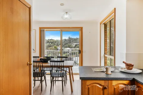 Property photo of 8 Lindwood Court Lindisfarne TAS 7015
