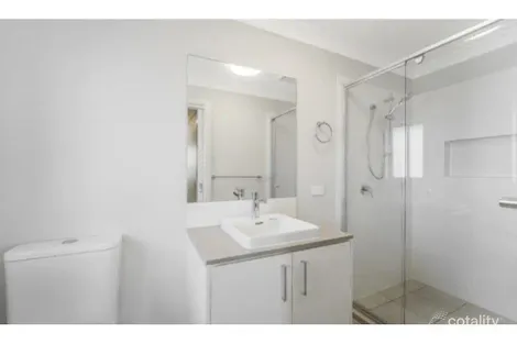 Property photo of 12 Violenta Way Rosemeadow NSW 2560