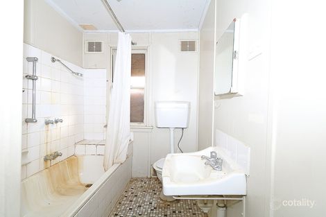 Property photo of 2 Tarakan Avenue Ashmont NSW 2650