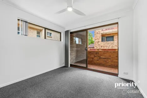 Property photo of 2/30 Hilltop Avenue Chermside QLD 4032