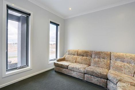 Property photo of 32 Leyana Crescent Brookfield VIC 3338