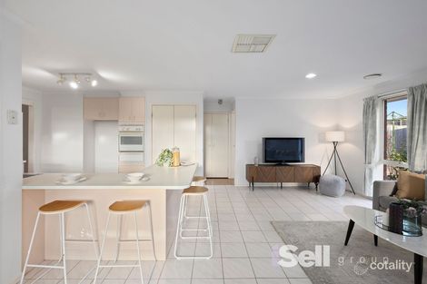 Property photo of 8 Lindenow Court Cranbourne North VIC 3977