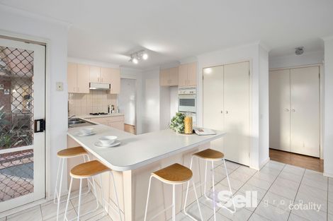 Property photo of 8 Lindenow Court Cranbourne North VIC 3977