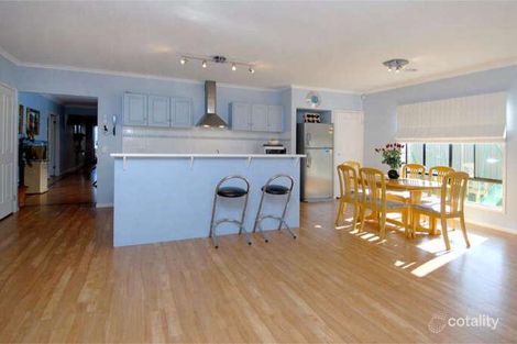 Property photo of 12 The Crest Hillside VIC 3037