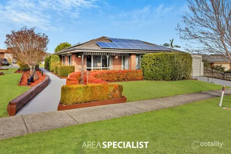 6 Kinross Ct, Pakenham, VIC 3810