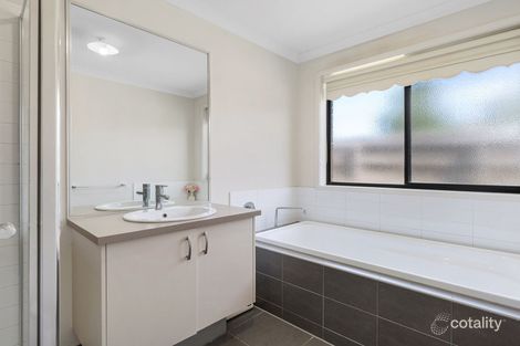 14 Dewar Cres, Maddingley, VIC 3340