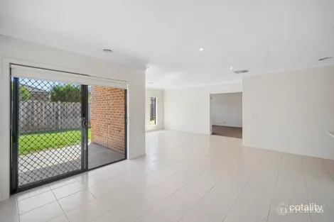 Property photo of 54 Strettle Crescent Cranbourne North VIC 3977