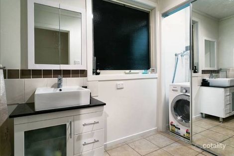 Property photo of 1/8 Beasley Avenue Werribee VIC 3030