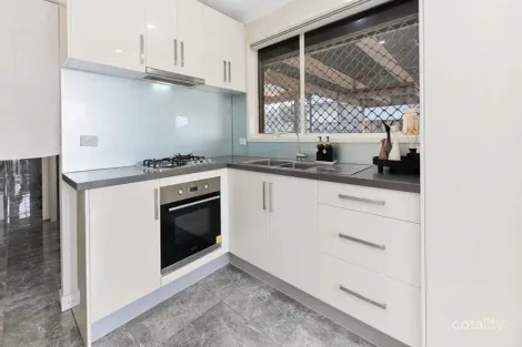 Property photo of 2 Somerset Drive Keysborough VIC 3173