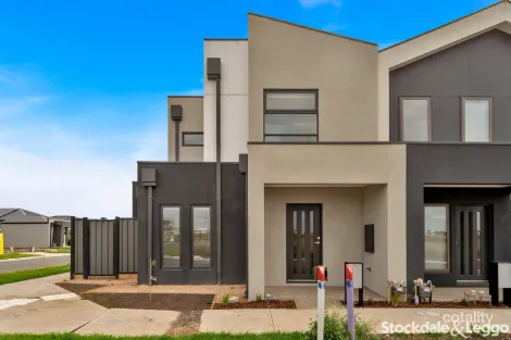 Property photo of 106 Farm Crescent Donnybrook VIC 3064