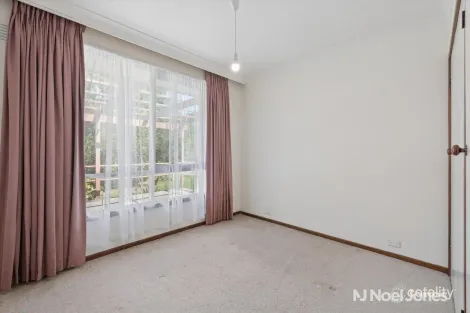 Property photo of 13 Paynes Road Chirnside Park VIC 3116