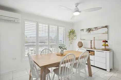 Property photo of 4 Seacres Close Wadalba NSW 2259