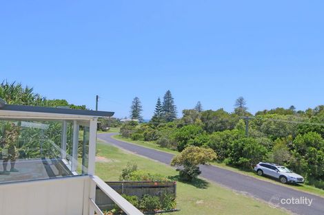 Property photo of 10 Poinsettia Crescent Brooms Head NSW 2463