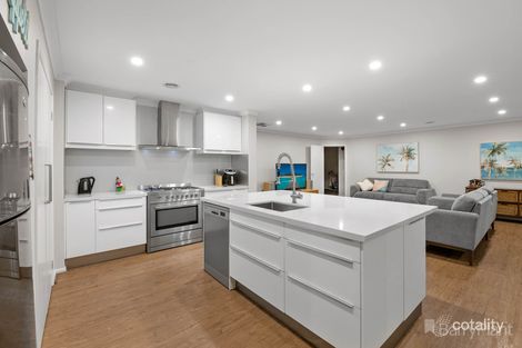 Property photo of 5 Osborn Grove Pakenham VIC 3810