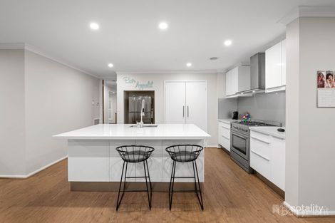 Property photo of 5 Osborn Grove Pakenham VIC 3810