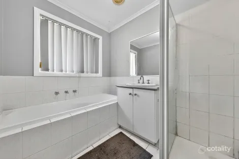 Property photo of 17 Broadhurst Way Caroline Springs VIC 3023