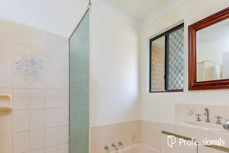 Property photo of 33 Forest Lakes Drive Thornlie WA 6108