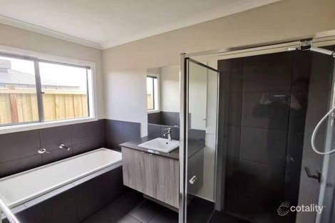 Property photo of 17 Heybridge Street Clyde VIC 3978