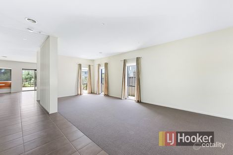 Property photo of 8 Viewmount Place Sandhurst VIC 3977