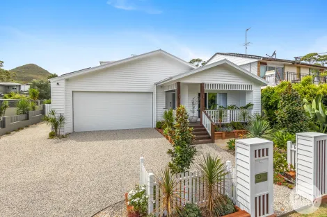90 Tomaree Rd, Shoal Bay, NSW 2315