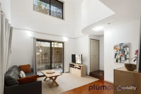 Property photo of 4/50 Lambert Road Indooroopilly QLD 4068