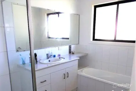 Property photo of 9 Grandslam Street Glenvale QLD 4350