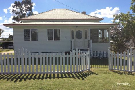 9 Wallace St, Warwick, QLD 4370