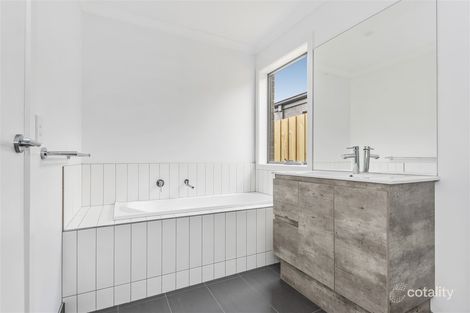 Property photo of 1/15 Boundary Road Newcomb VIC 3219