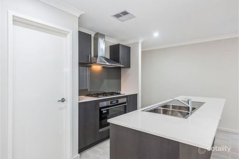 Property photo of 14 Pierrepoint Loop Champion Lakes WA 6111