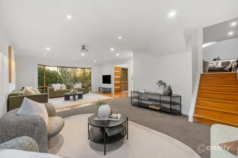 Property photo of 4 Falconhurst Court Eltham VIC 3095