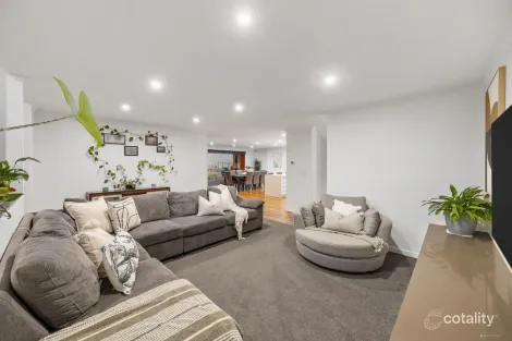 Property photo of 4 Falconhurst Court Eltham VIC 3095