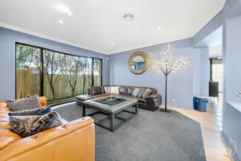 Property photo of 25 Istana View Clear Island Waters QLD 4226